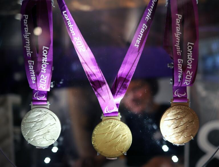 Silber-, Bronze- und Goldmedaillen von den Paralympischen Spielen 2012 in London.