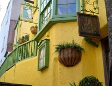 exterior of restaurant, with steps.