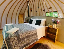 Gemütlich sind die Rundzelte von Penhein Glamping.