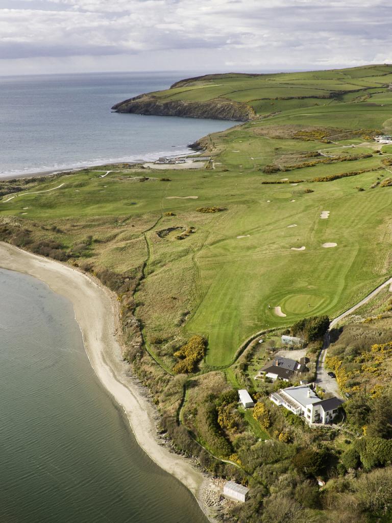 An aerial shot of Newport Links Golf Club and the coastline.