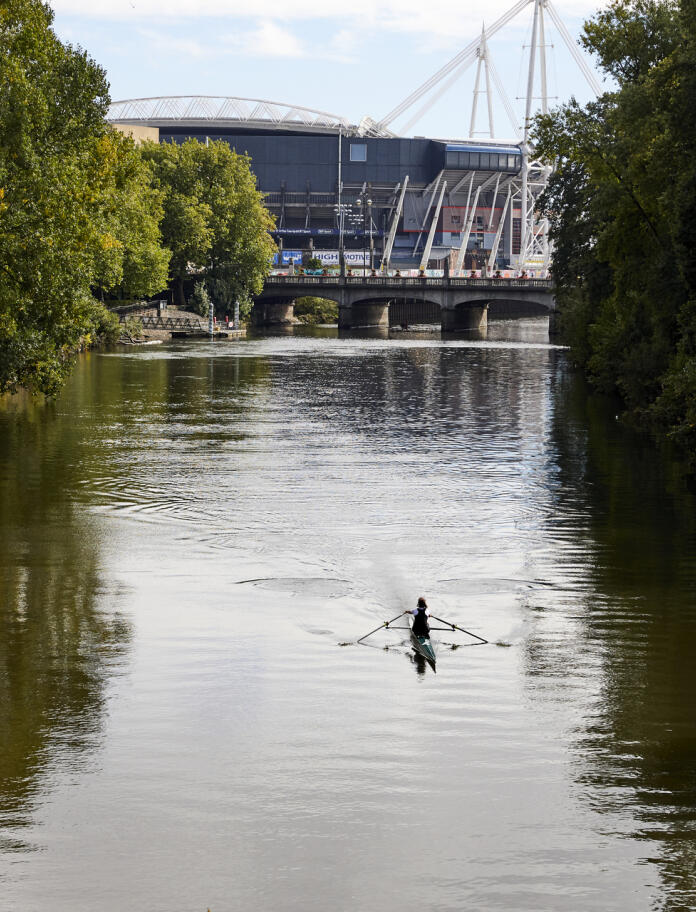  A canoe travelling along the River Taff 