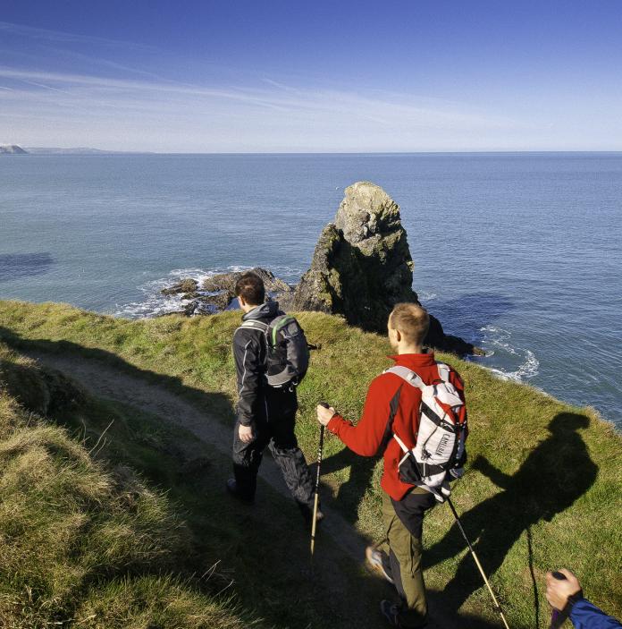 Wandern auf dem Wales Coast Path, Pembrokeshire. 