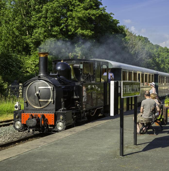 Locomotive at station Welshpool and Llanfair Light Railway with passengers on the platform.