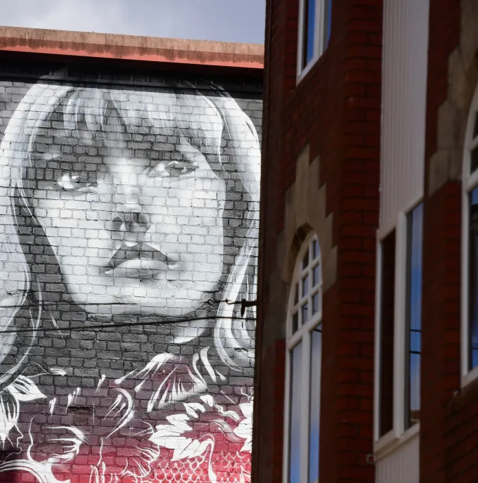 mural of singer Gwenno on side of building.
