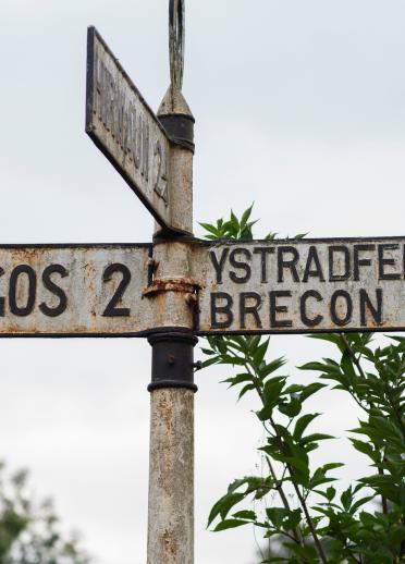 A sign post showing the place names Rhigos, Brecon and Ystradfellte.