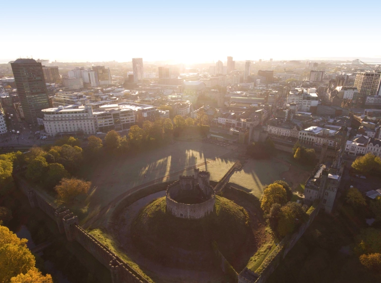 Cardiffs Stadtzentrum vom Cardiff Castle aus.