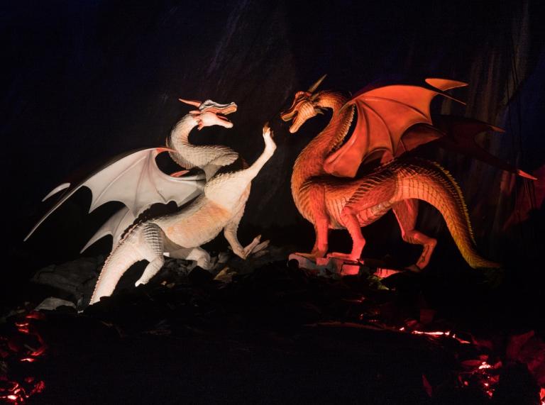 red and white dragons statues at King Arthur's Labyrinth attraction