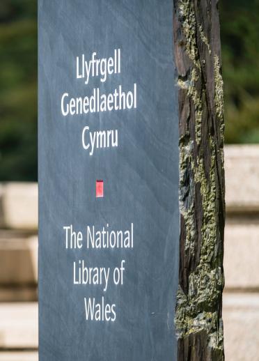 Schild der Nationalbibliothek von Wales, Aberyswyth.
