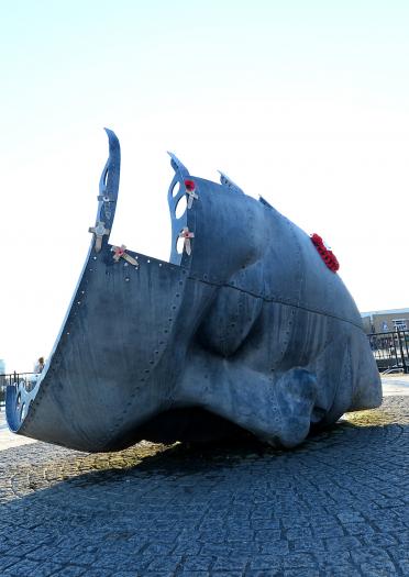 Sculpture in Cardiff Bay 
