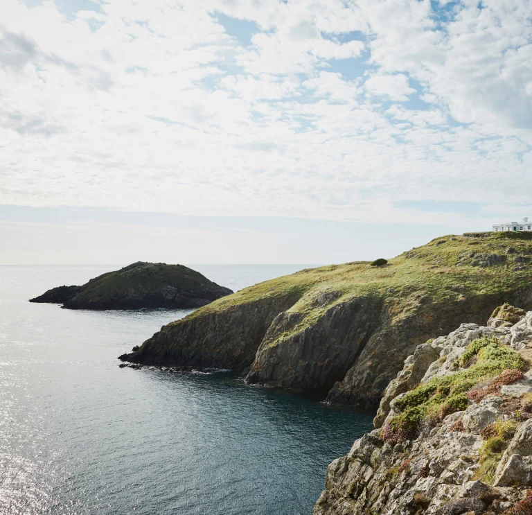 Blick auf Strumble Head, Pembrokeshire.