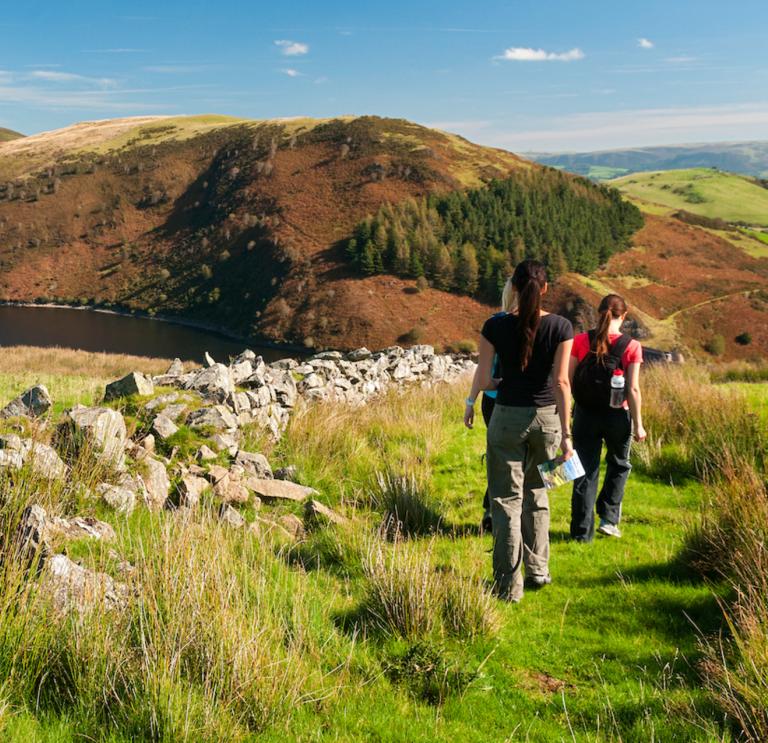 Wandern auf dem Glyndwr's Way, Powys,  Mittelwales.