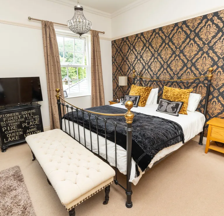 luxury hotel bedroom.