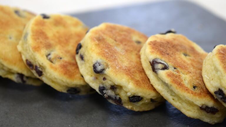 row of Welsh cakes.