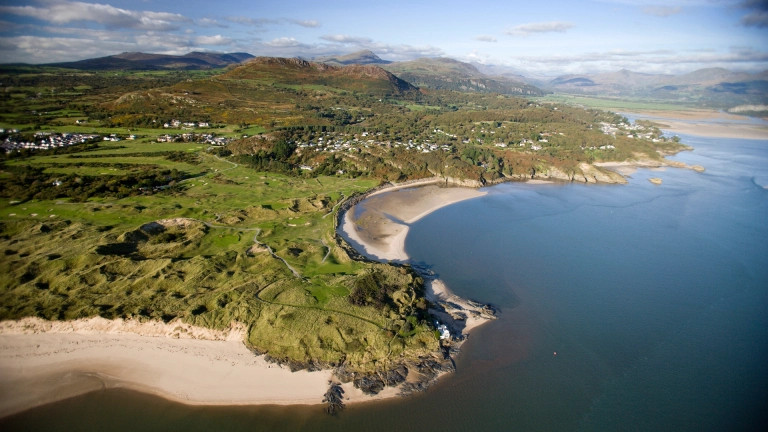Porthmadog Golf Club aus der Vogelperspektive.