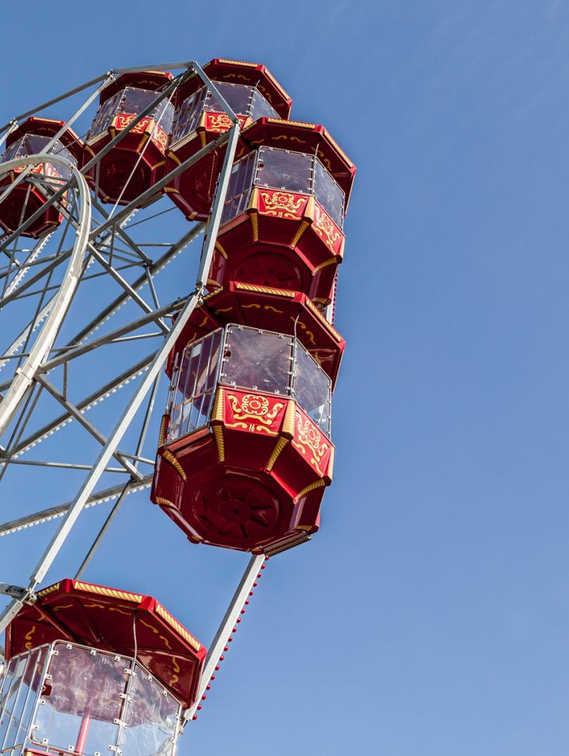 Looking up at the big wheel at Folly Farm against clear blue sky.