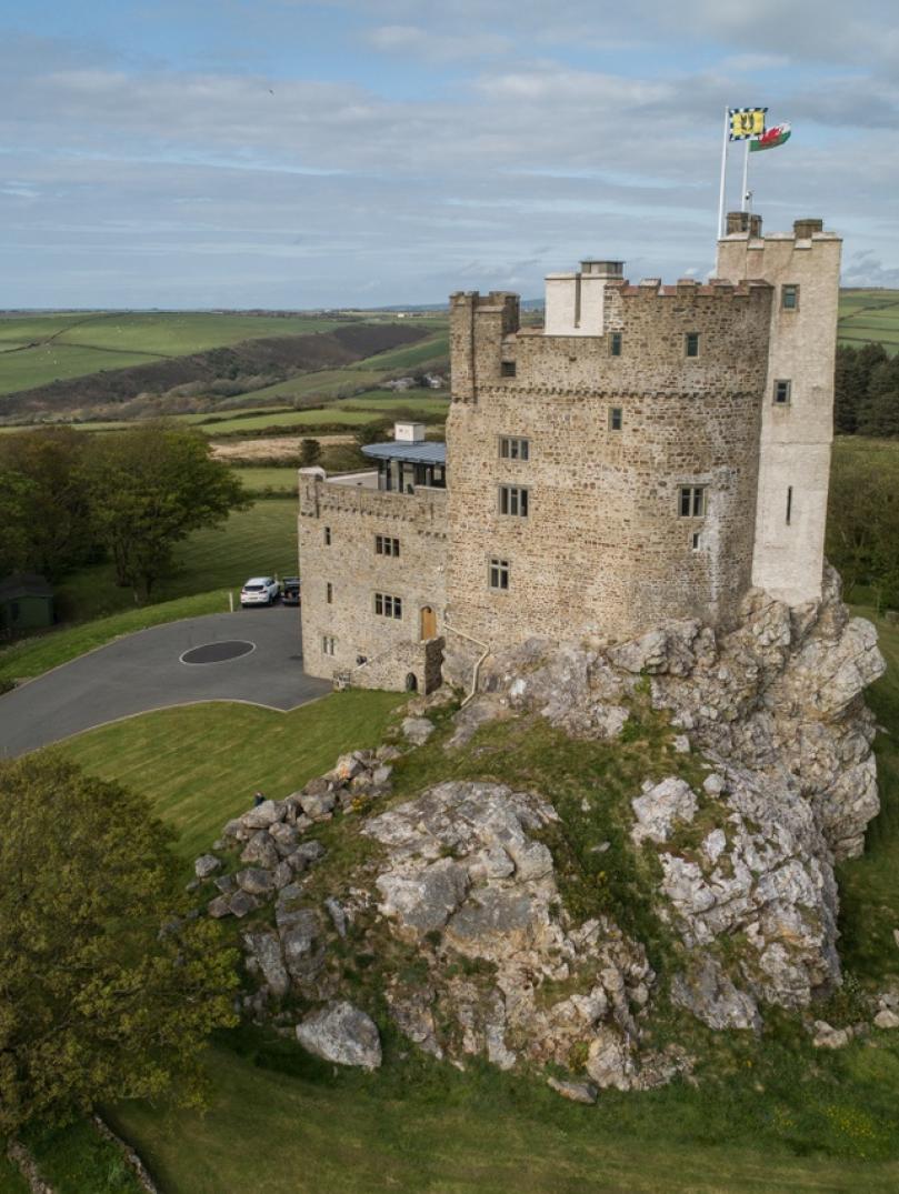 Blick auf Roch Castle, Pembrokeshire.