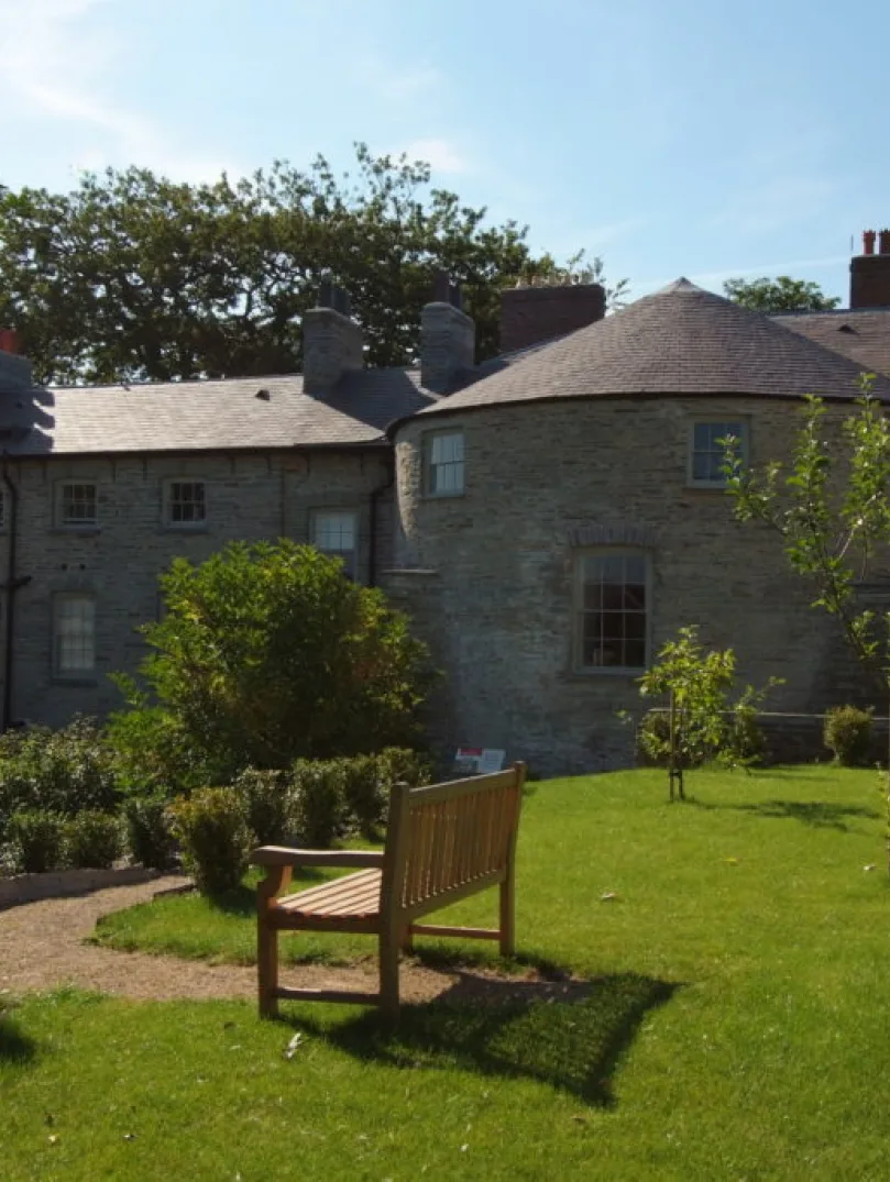 Idyllic castle accommodation in green grounds with court yard