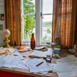 Image of Dylan Thomas' writing desk in Laugharne.
