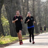 Two runners running along the Taff trail.