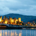 Conwy Castle in der Abenddämmerung