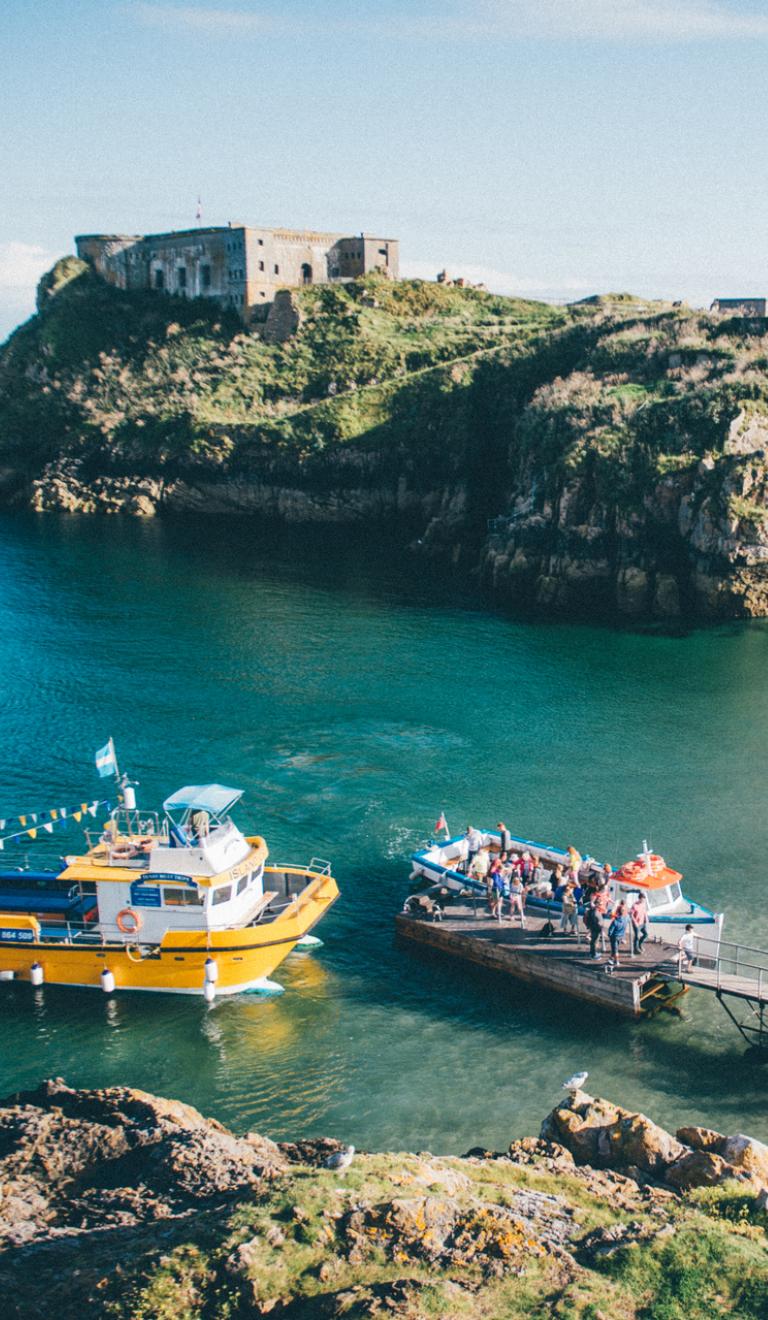 View of St Catherine's Fort on St Catherine's Island, and small boats picking up passengers from Tenby.